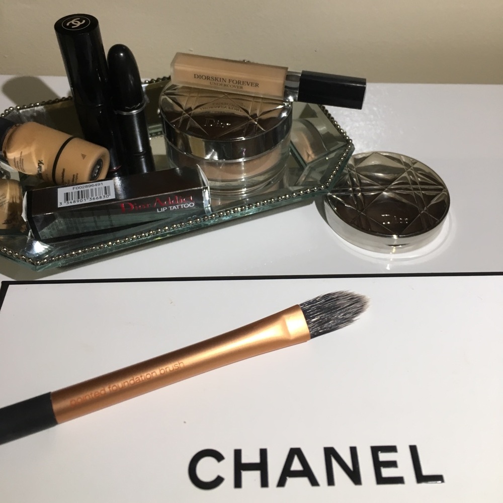 Real Techniques Pointed Foundation Brush